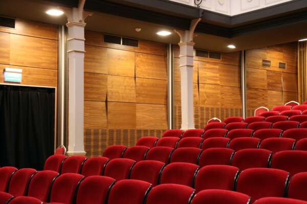 auditorium-chairs-comfortable-concert-269140